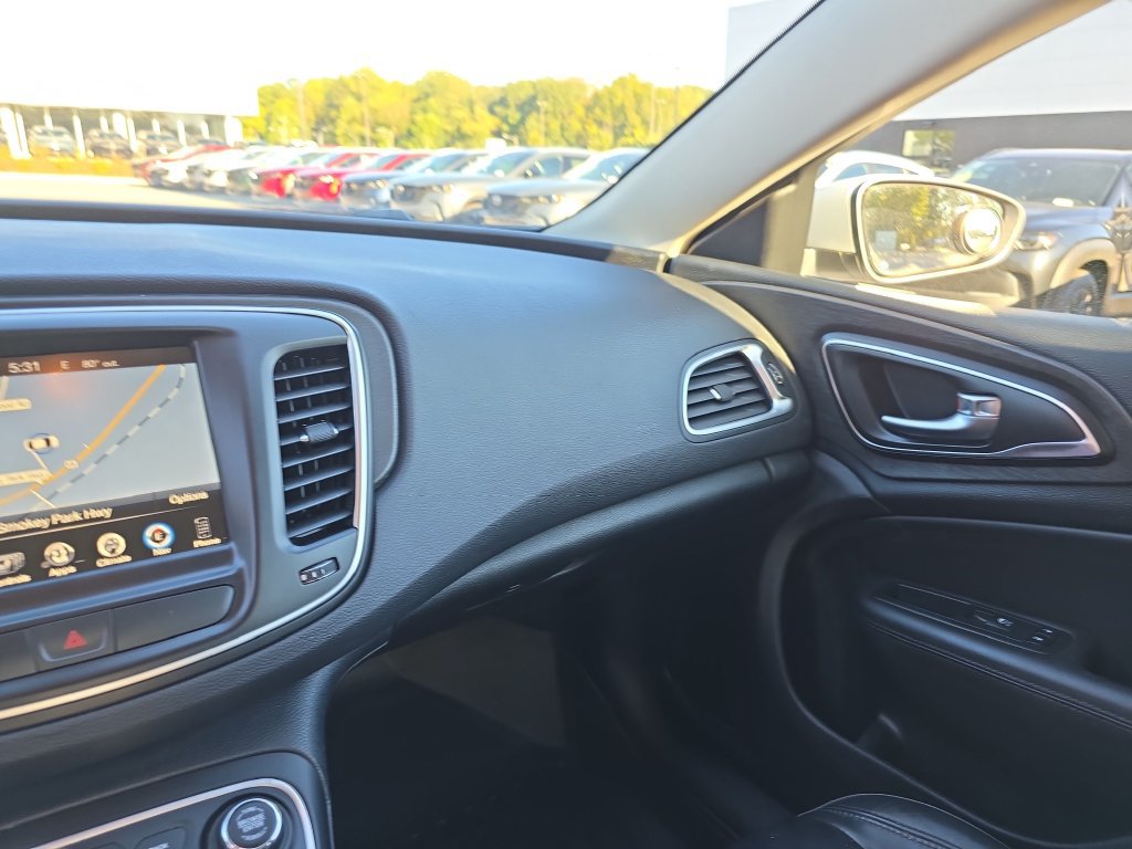Used 2017 Chrysler 200 Limited Platinum FWD image 24