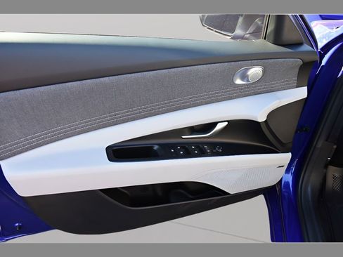 New 2026 Hyundai Elantra Limited FWD image 15