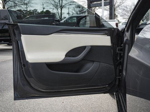 Used 2021 Tesla Model S Plaid image 15