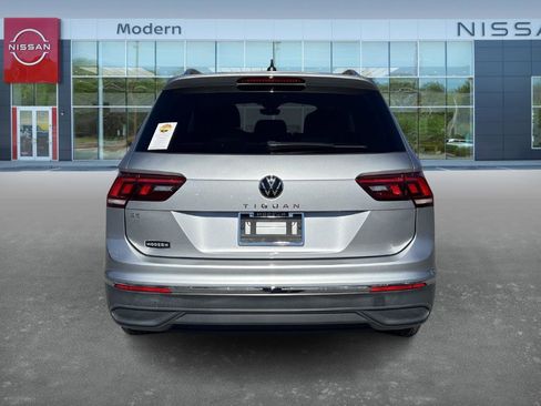 Used 2022 Volkswagen Tiguan SE w/ Panoramic Sunroof Package image 6