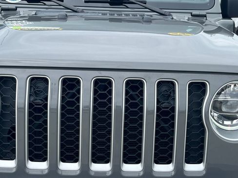 Used 2022 Jeep Wrangler Unlimited Sahara w/ Safety Group AWD/4WD image 10