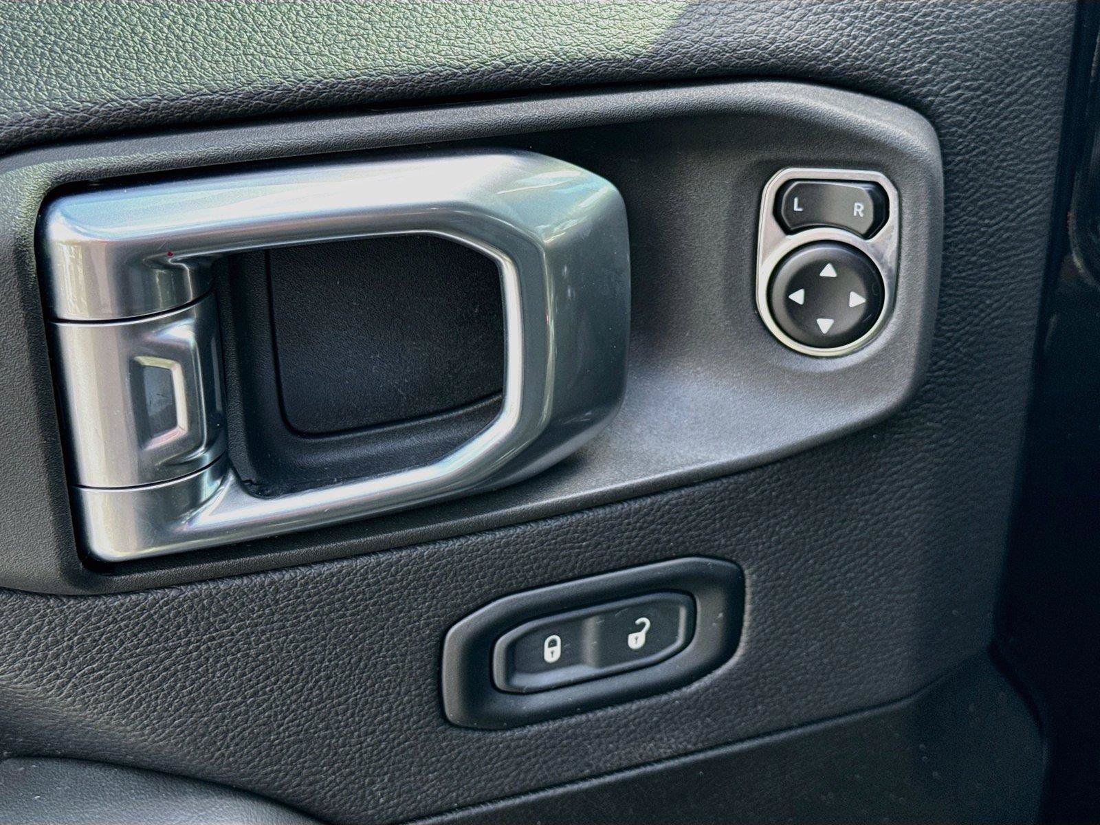 Used 2024 Jeep Wrangler Unlimited Rubicon AWD/4WD image 18