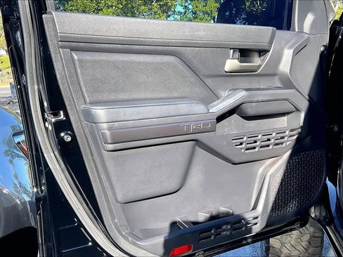 Used 2025 Toyota Tacoma TRD Sport image 22