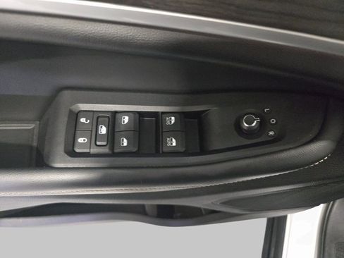 Used 2023 Jeep Grand Cherokee L Limited w/ Luxury Tech Group II image 32