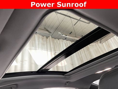 Used 2018 Chevrolet Malibu Premier w/ Premier Sun and Wheel Package image 3