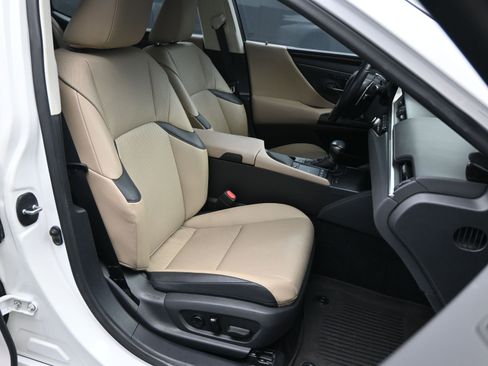 Used 2021 Lexus ES 350 w/ Premium Package image 10