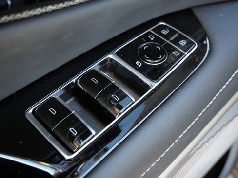 Used 2025 Cadillac Optiq Sport 2 w/ LPO, ONYX Package image 18