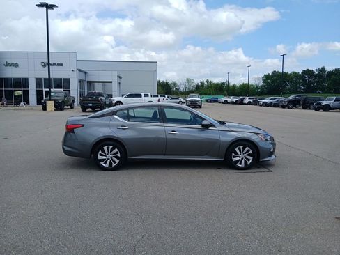 Used 2022 Nissan Altima 2.5 S FWD image 9
