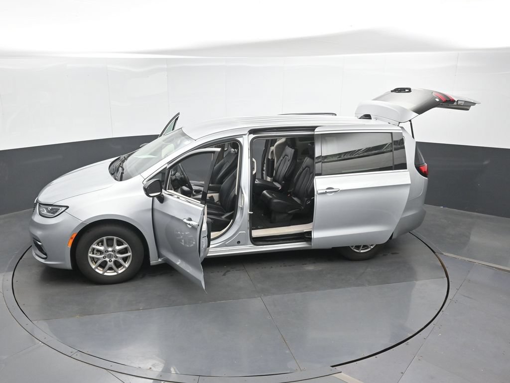 Used 2024 Chrysler Pacifica Touring-L FWD image 51