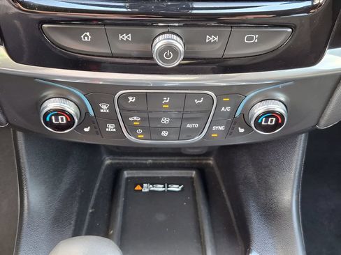 Used 2023 Chevrolet Traverse LT AWD/4WD image 16