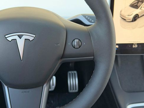 Used 2023 Tesla Model Y Performance AWD/4WD image 19