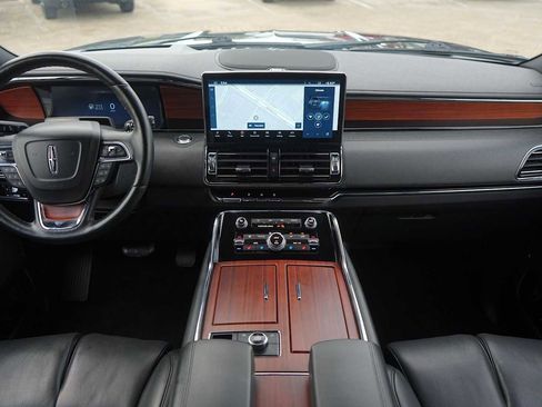 Used 2024 Lincoln Navigator Reserve AWD/4WD image 10