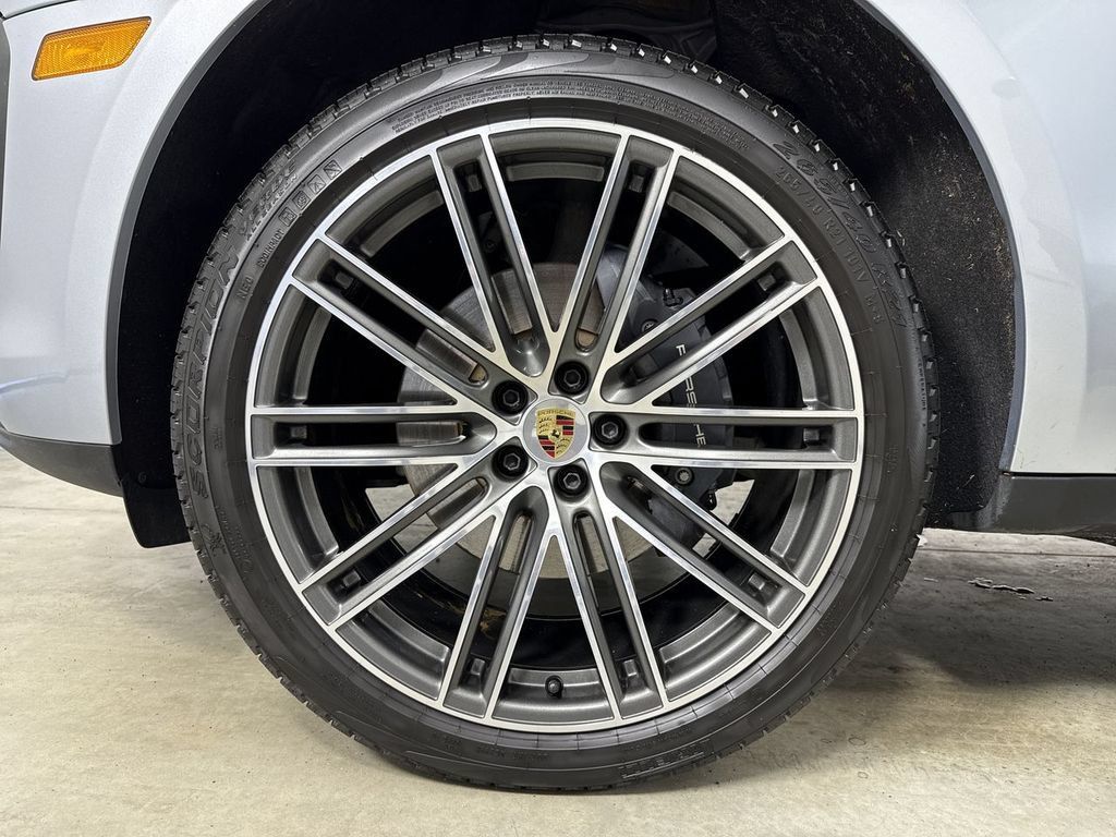 Certified 2026 Porsche Macan AWD/4WD image 13