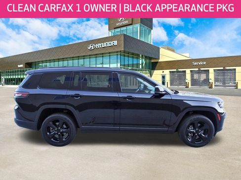 Used 2023 Jeep Grand Cherokee L Limited w/ Black Appearance Package AWD/4WD image 4