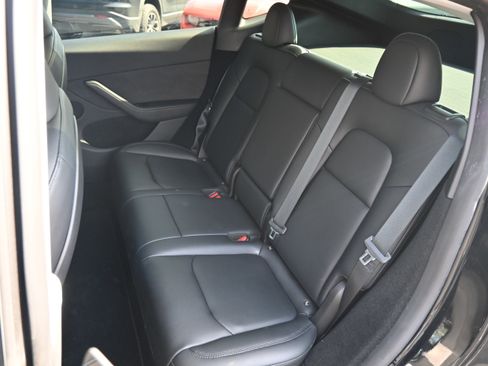 Used 2023 Tesla Model Y Long Range image 12