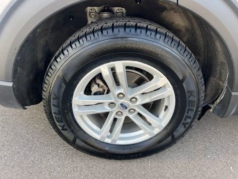 Used 2024 Ford Explorer XLT w/ Equipment Group 202A AWD/4WD image 9