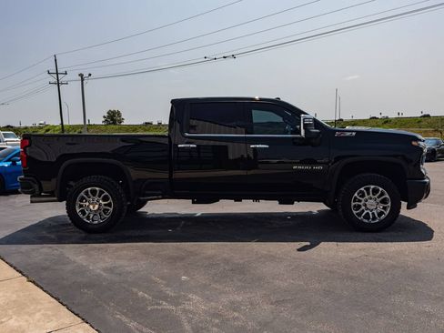 Used 2025 Chevrolet Silverado 2500 LTZ w/ LTZ Premium Package AWD/4WD image 4