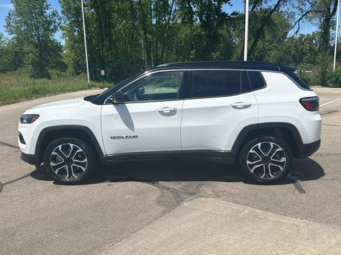 Used 2023 Jeep Compass Limited AWD/4WD image 2