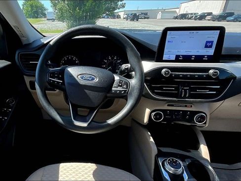 Used 2022 Ford Escape SE FWD image 3