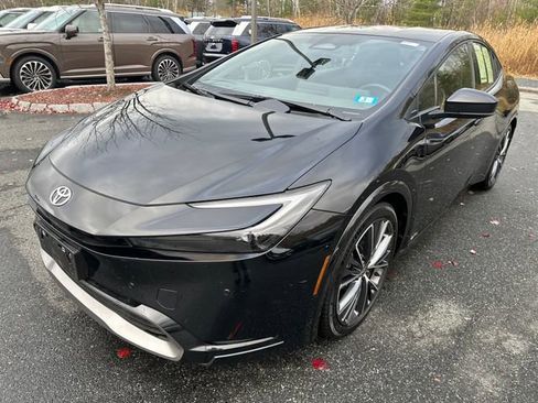 Used 2023 Toyota Prius LE image 1