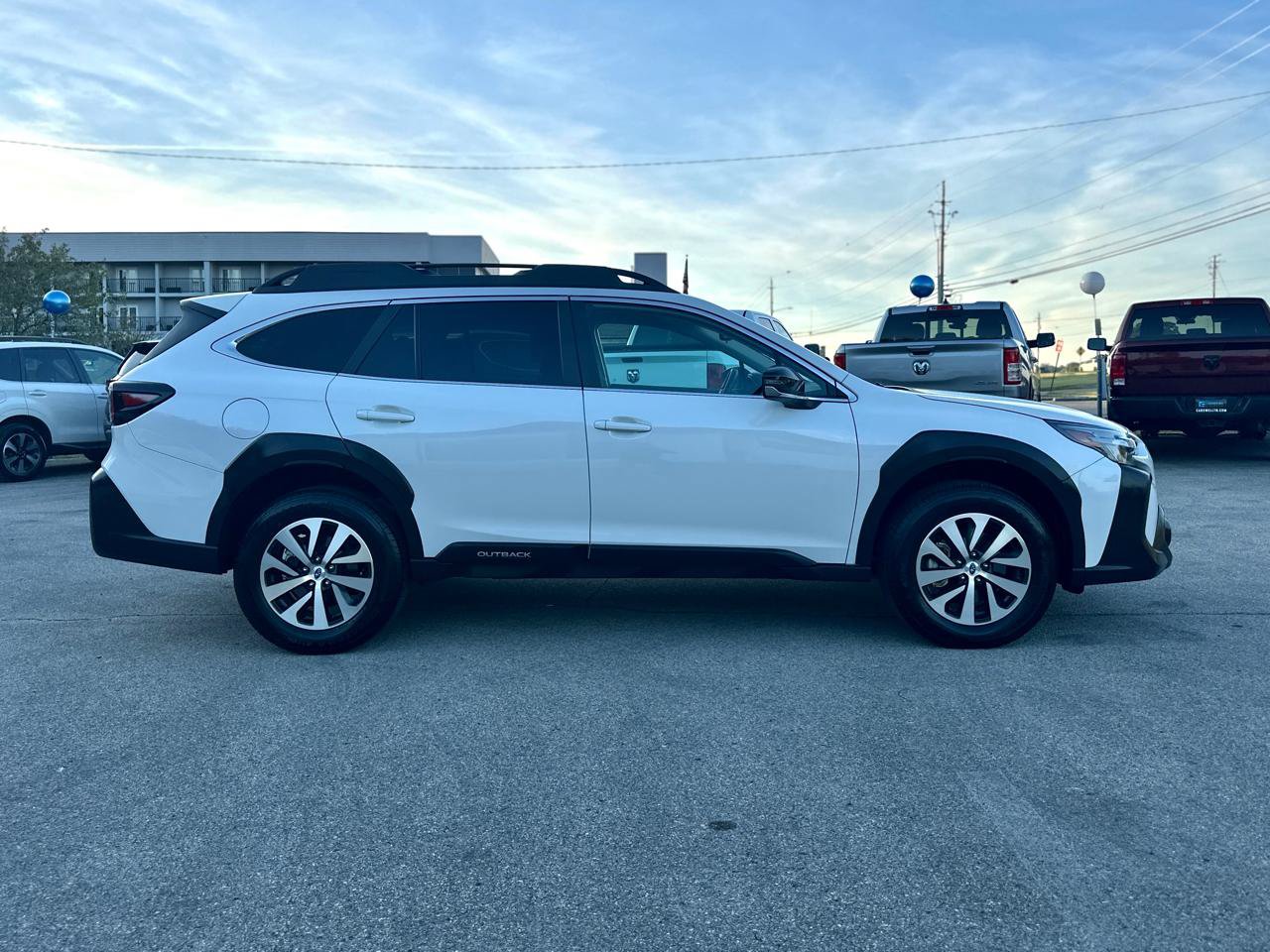 Used 2025 Subaru Outback Premium AWD/4WD image 3