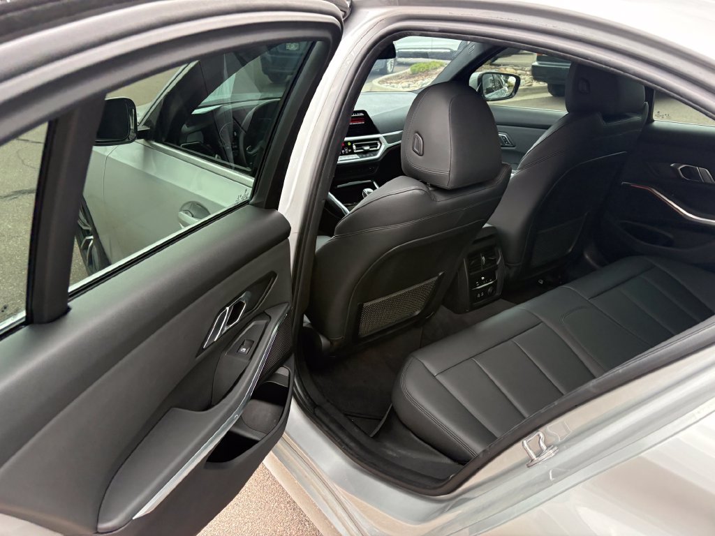Used 2019 BMW 330i xDrive Sedan w/ Driving Assistance Package AWD/4WD image 27