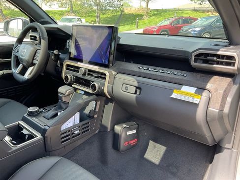 New 2026 Toyota Tacoma Limited AWD/4WD image 15