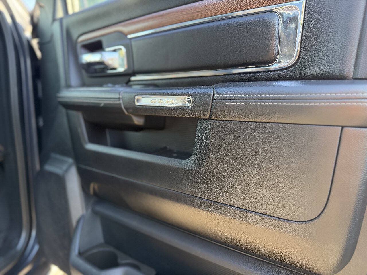 Used 2016 RAM 1500 Laramie w/ Convenience Group AWD/4WD image 20