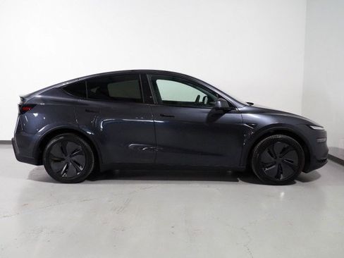 Used 2026 Tesla Model Y 2WD image 6
