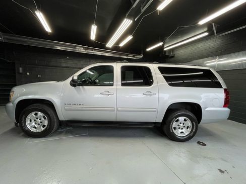 Used 2014 Chevrolet Suburban LT image 3
