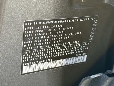 Used 2025 Volkswagen Taos SE w/ Panoramic Sunroof Package FWD image 26