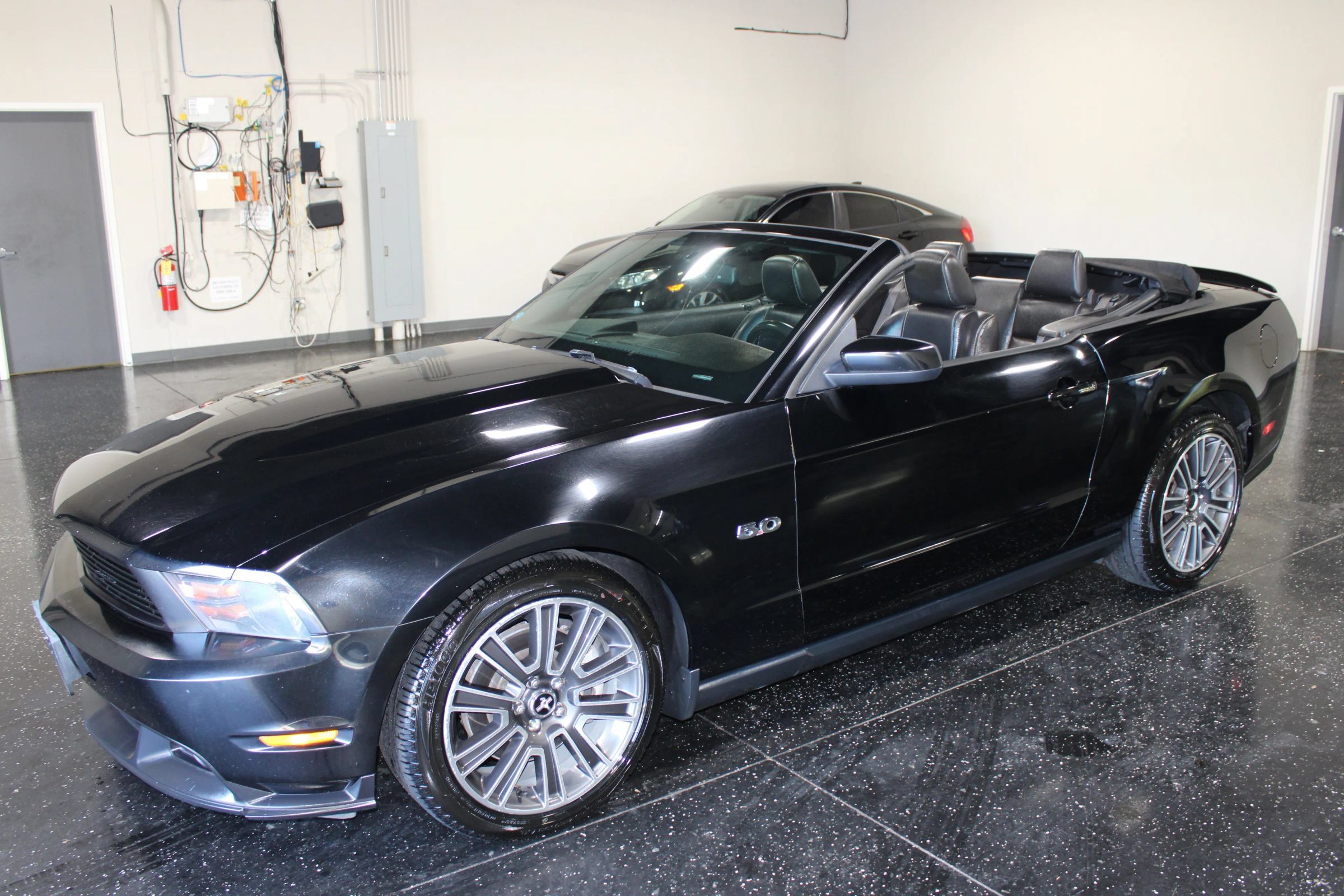 Used 2011 Ford Mustang GT Premium w/ Comfort Pkg RWD image 34