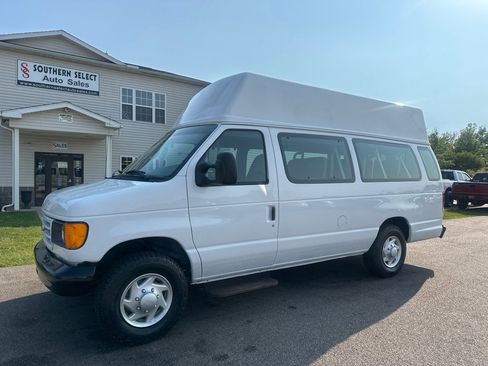 Used 2007 Ford E-250 and Econoline 250 Extended image 2