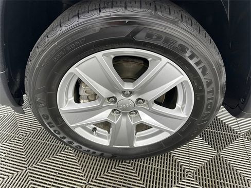 Certified 2022 Jeep Compass Latitude w/ Convenience Group image 2