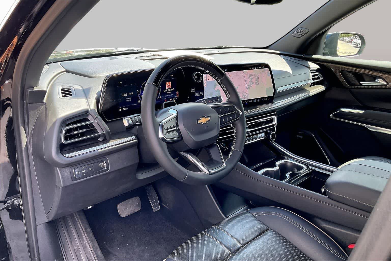 Used 2025 Chevrolet Traverse High Country w/ LPO, Floor Liner Package FWD image 39