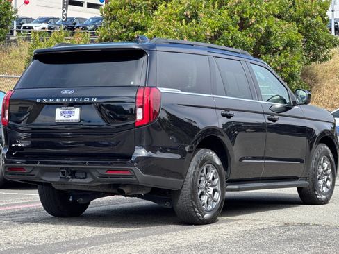 Certified 2025 Ford Expedition Active AWD/4WD image 5