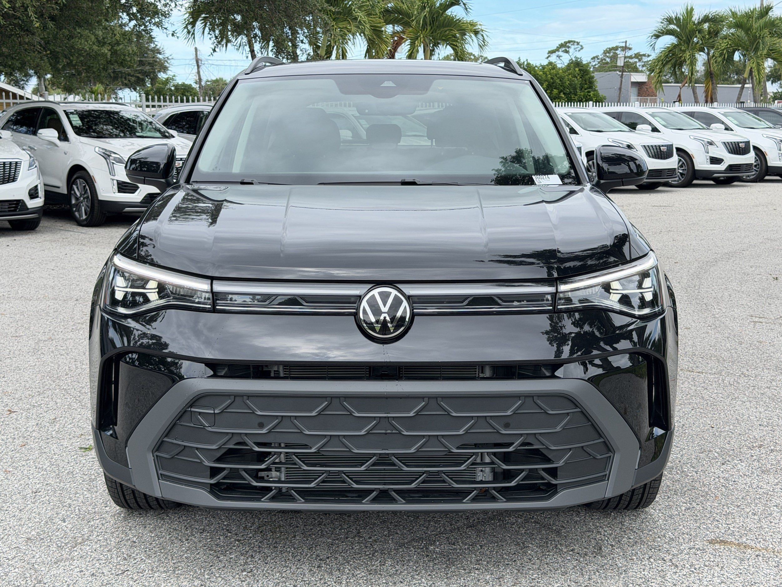 New 2026 Volkswagen Taos SE FWD image 2