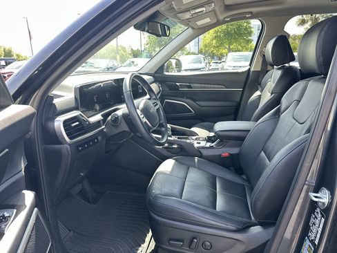 Used 2023 Kia Telluride EX w/ EX Captain's Chair Package FWD image 16