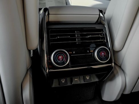 New 2025 Land Rover Range Rover Sport SE image 18