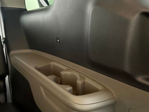 Used 2025 Kia Carnival image 36