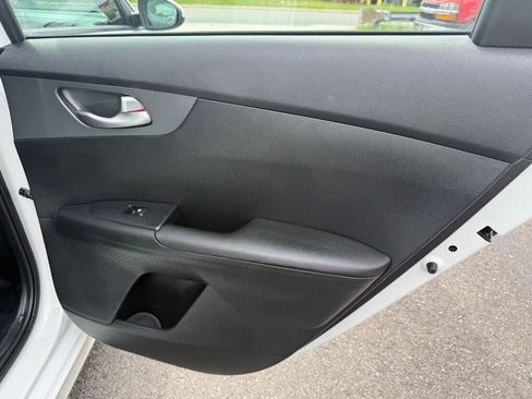 Used 2020 Kia Forte LXS FWD image 25