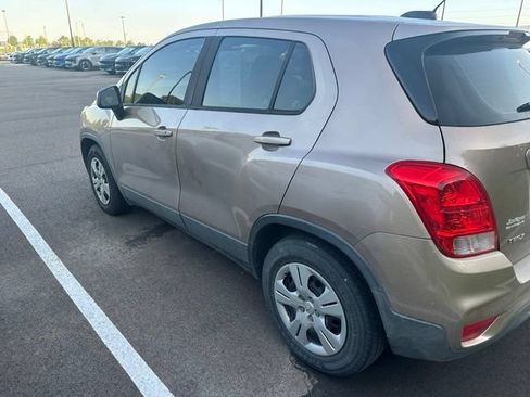 Used 2018 Chevrolet Trax LS FWD image 7