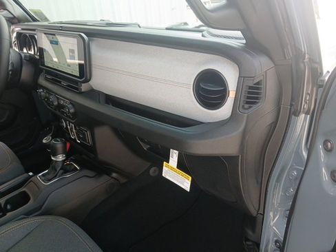 New 2025 Jeep Gladiator Sport image 20