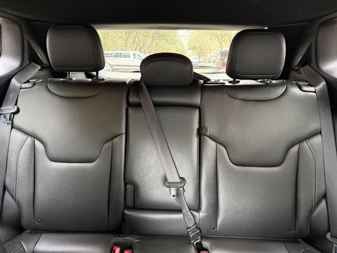 Used 2025 Jeep Compass Limited image 33