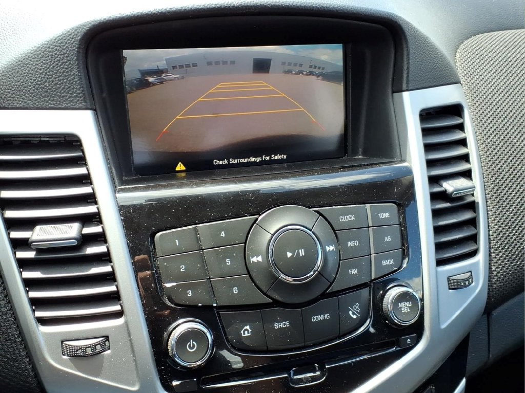 Used 2015 Chevrolet Cruze LT w/ Technology Package FWD image 8