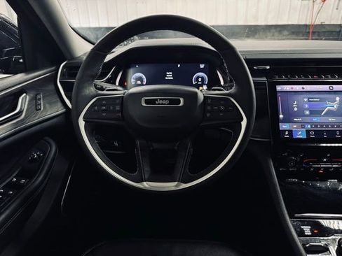 Used 2023 Jeep Grand Cherokee Limited w/ Black Appearance Package image 24