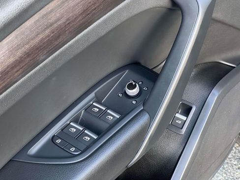 Used 2022 Audi Q5 2.0T Premium w/ Convenience Package image 19