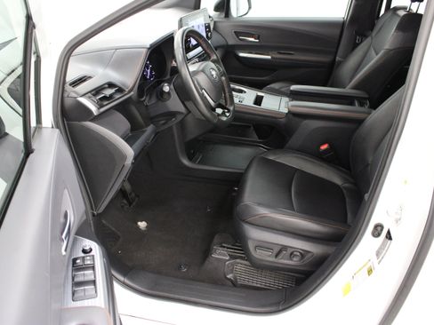 Used 2023 Toyota Sienna XSE FWD image 14