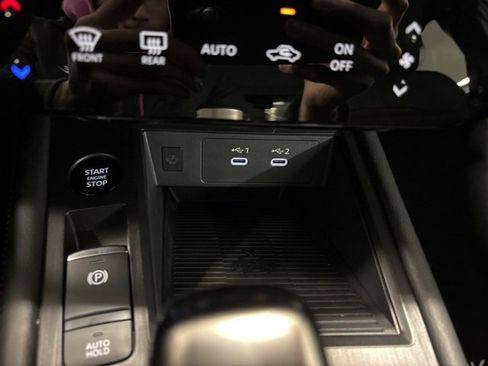 New 2025 Nissan Kicks SR image 27