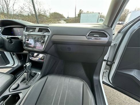 Used 2022 Volkswagen Tiguan SE image 27